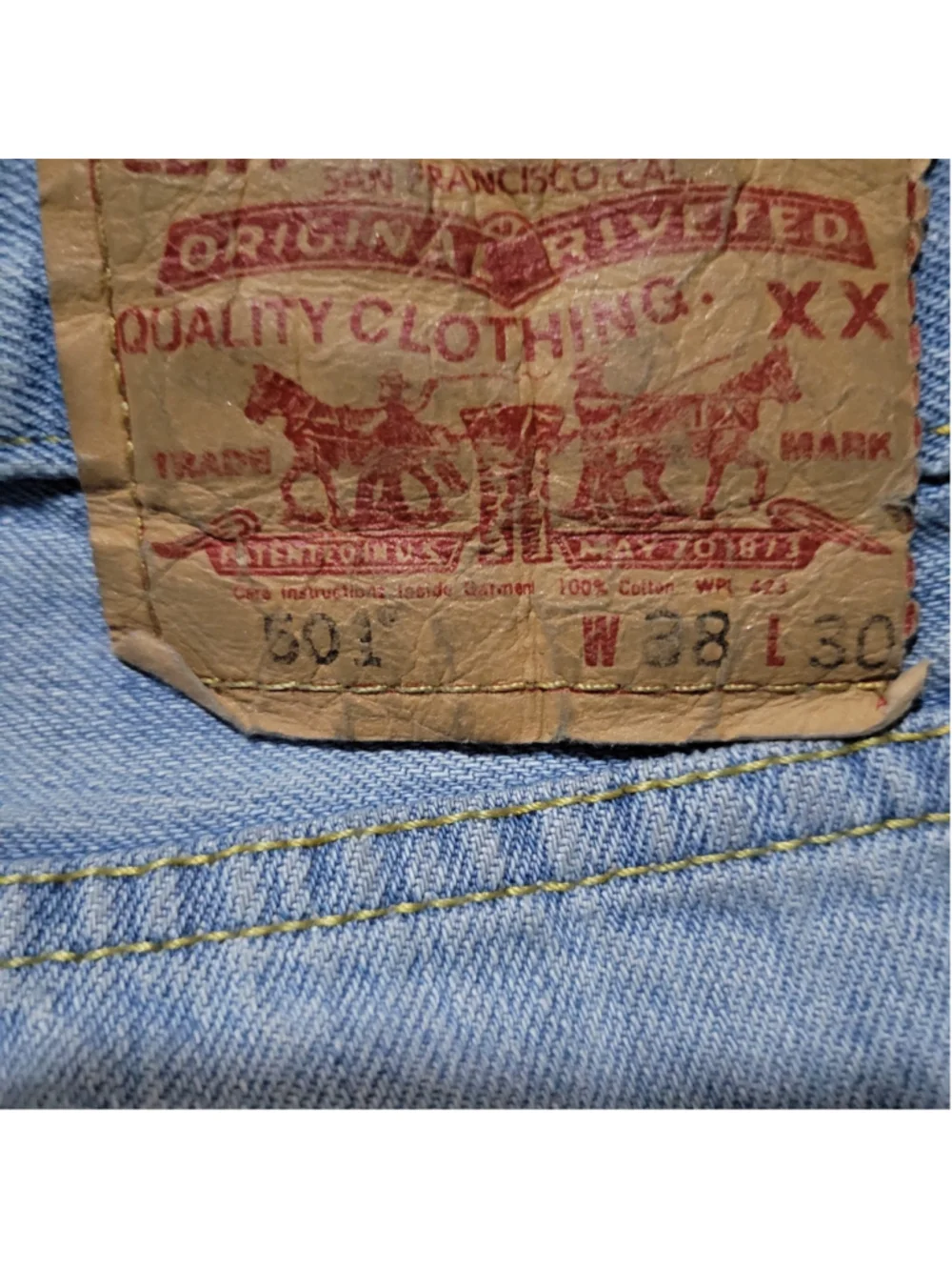Levi's 501 Blue Straight Leg Button-Fly Men's 100% Cotton Jeans Size 38/30
